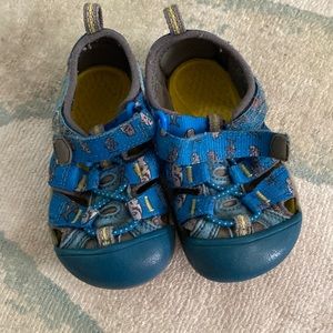 Keen shoes size 6